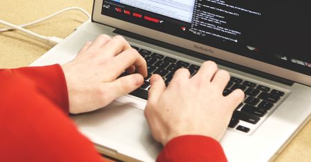 NWHStealer kradnie hasła. Ukrywa się w fałszywych aplikacjach