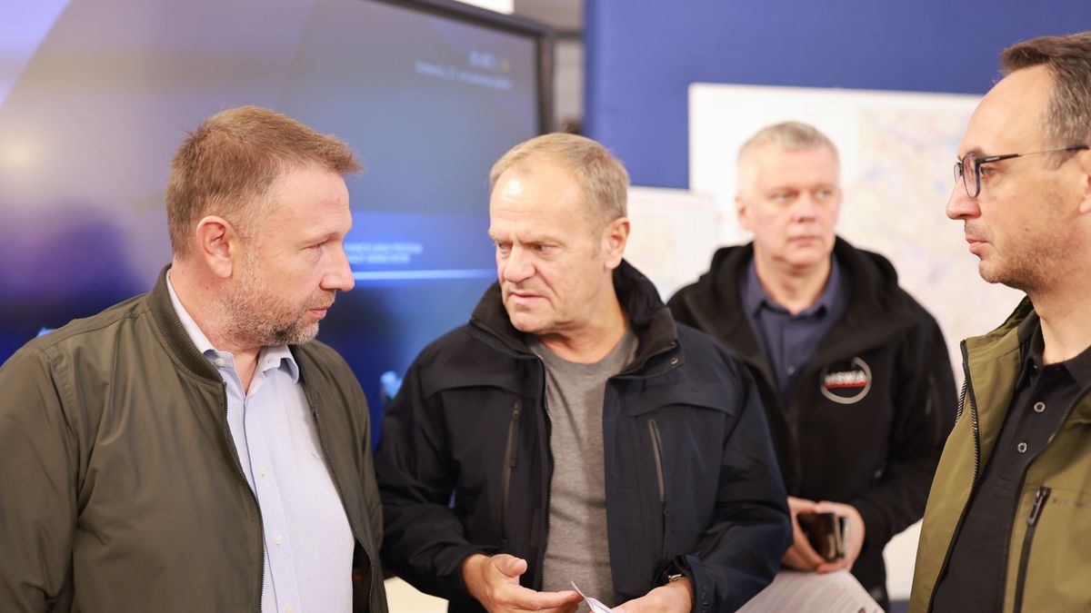 Premier Donald Tusk i ministrowie Tomasz Siemoniak, Dariusz Klim