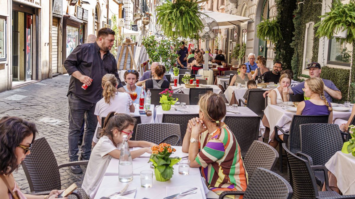 Włoscy restauratorzy oferują klientom darmowy transport