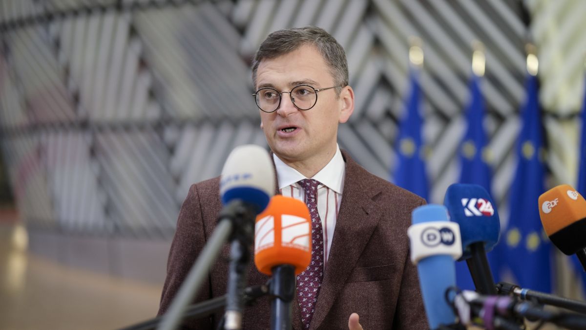 EU Foreign Affairs Ministers Meeting
BRUSSELS, BELGIUM - DECEMBER 11: Ukrainian Minister of Foreign Affairs Dmytro Kuleba talks to the media prior to the start of an EU foreign affairs Ministers meeting in the Europa building, the EU Council headquarter on December 11, 2023 in Brussels, Belgium. The Council will hold discussions on the Russian aggression against Ukraine, the situation in Israel and in the region, and the Sahel. (Photo by Thierry Monasse/Getty Images)
Thierry Monasse
brussels, informal exchange
