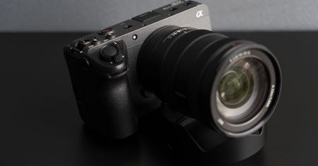 Sony FX30 oficjalnie. Nowa kamera ma mnóstwo funkcji, których potrzebujesz