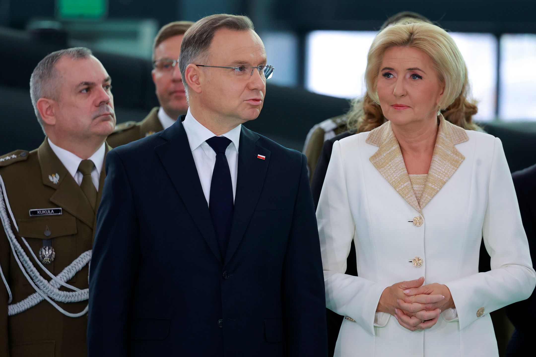 Pocieszna Agata Duda w beżowych KOZAKACH dzieli się opłatkiem na