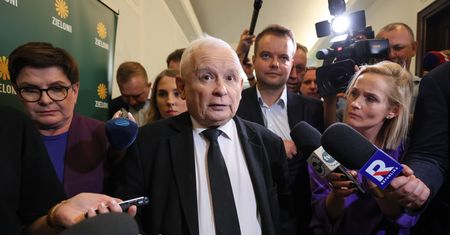 Tusk wygarnął Kaczyńskiemu. Prezes tłumaczy się ze spotkań z KGB