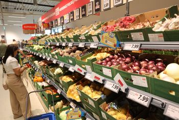 Inflacja w Polsce niższa. Czynniki krótkoterminowe sprzyjają spadkom