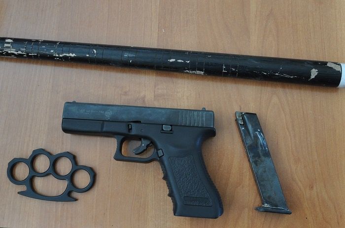 Pistolet, kastet i pałka teleskopowa w aucie 22-latka | fot. KMP Chełm