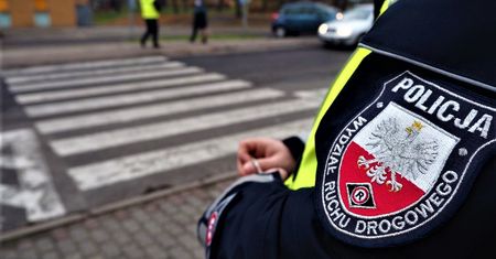 Czy muszę czekać, aż pieszy całkowicie zejdzie z przejścia? Są trzy pułapki