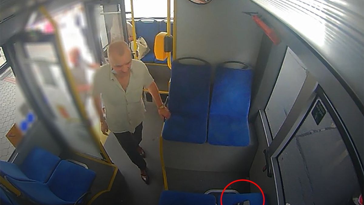 Policja poszukuje mężczyzny, który przywłaszczył sobie telefon innej pasażerki