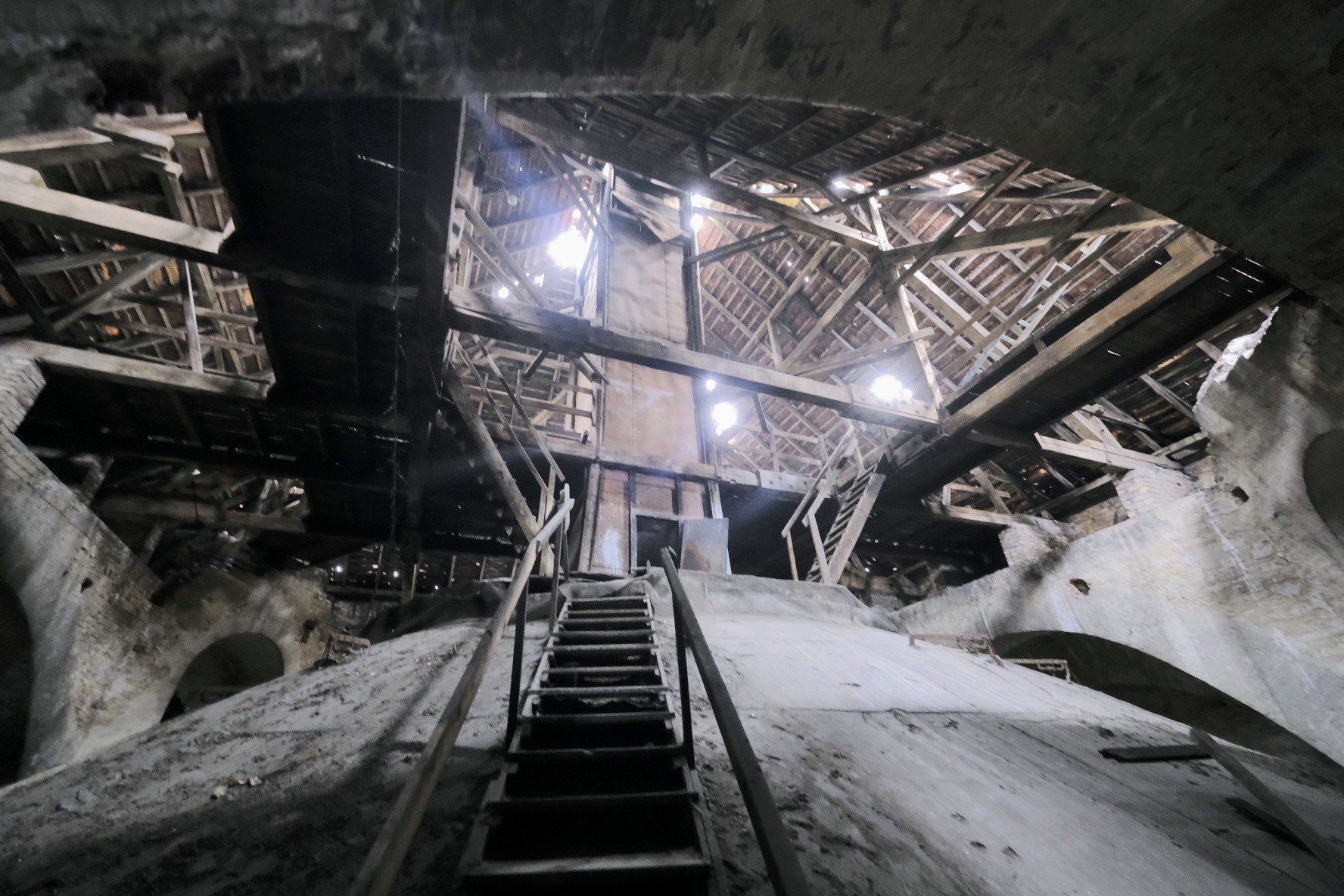 Dach głównej części Synagogi w Poznaniu z 2024 roku.