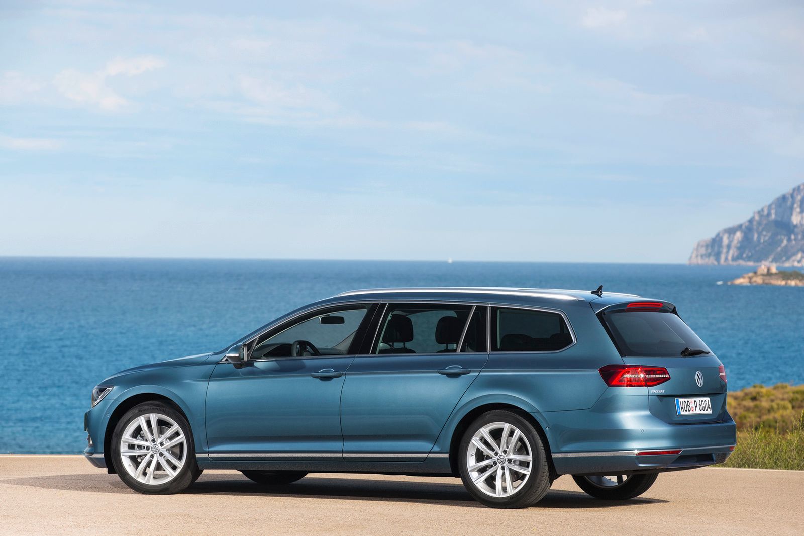 Nowy Volkswagen Passat przedstawiony w obszernej galerii zdjęć i ilustracji 29