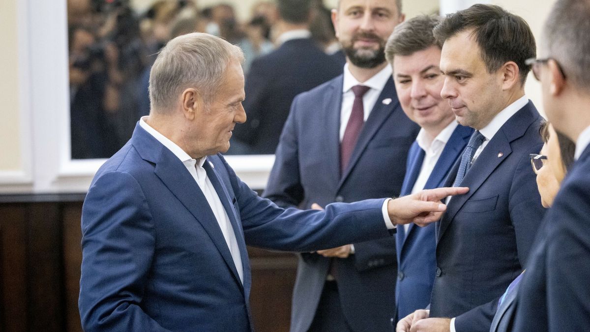 Posiedzenie Rady Ministr�w
08.10.2024. Warszawa. Posiedzenie rzadu. Fot. Filip Naumienko/REPORTER 
N/z: Donald Tusk, Wladyslaw Kosiniak-Kamysz, Jan Grabiec, Andrzej Domanski
Filip Naumienko/REPORTER