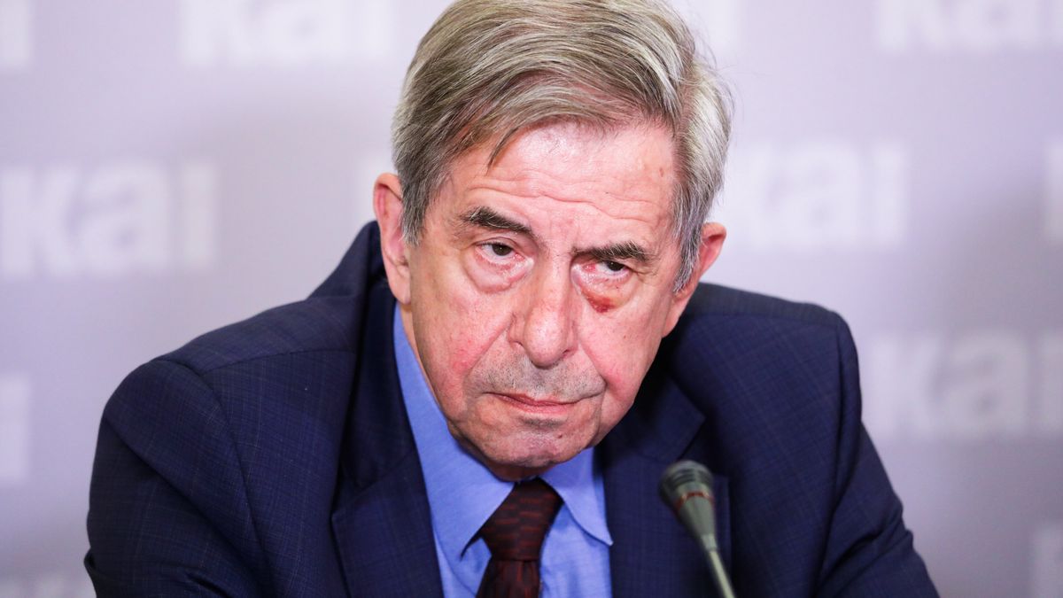 Warszawa, 09.04.2024. Były prezes TK i były rzecznik praw obywatelskich prof. Andrzej Zoll na konferencji prasowej "W obronie konstytucyjnych praw do życia, macierzyństwa i rodziny" w Sekretariacie Konferencji Episkopatu Polski w Warszawie, 9 bm. Wydarzenie jest organizowane przez Katolicką Agencję Informacyjną we współpracy z Polską Federacją Ruchów Obrony Życia. (aldg) PAP/Tomasz Gzell