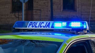 Kościelisko: Dachowanie na drodze do Dzianisza. Kierowca stracił panowanie nad autem