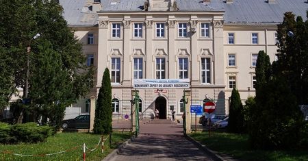 Lublin. Przemysław Czarnek odwiedził babcię w szpitalu, choć obowiązywał zakaz odwiedzin