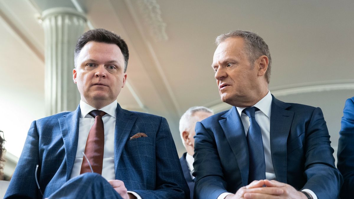 25. rocznica uchwalenia Konstytucji RP
02.04.2022 Warszawa Sejm 25. rocznica uchwalenia Konstytucji RP  fot. Jacek Dominski/REPORTER
N/z: Szymon Holownia, Donald Tusk
Jacek Dominski/REPORTER