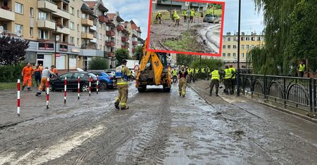 Zalane ulice i domy. Elbląg walczy ze skutkami ulew