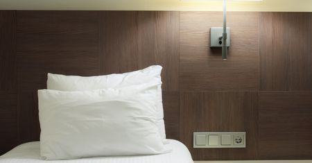 Tak sprawdzisz, czy w hotelu nie ma ukrytych kamer. Każdy powinien znać ten trik