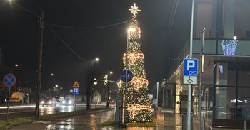 Kozienice: Rozświetlenie na święta Bożego Narodzenia 2025. Są choinki i piękne iluminacje na ulicach