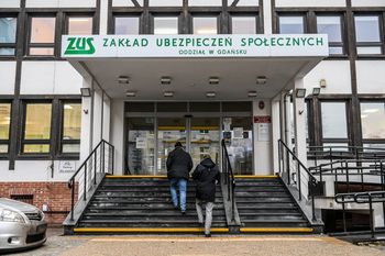 Emerytury sierpniowe 2025. Takie będą przelewy z ZUS w sierpniu