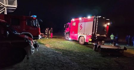 Akcja strażaków. 14-latkowie utknęli na bagnach
