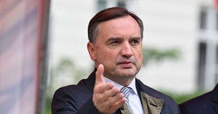 Nie tylko u Ziobry. Służby weszły też do domów innych polityków
