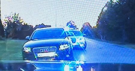 Uciekał przed policjantami przez kilka kilometrów. Policyjny pościg za audi koło Lublina