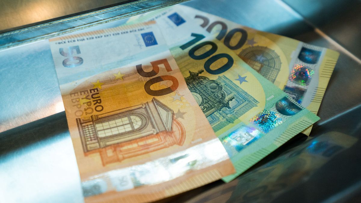 Kursy walut NBP 28.09.2020 Poniedziałkowy kurs euro, funta, dolara i franka szwajcarskiego