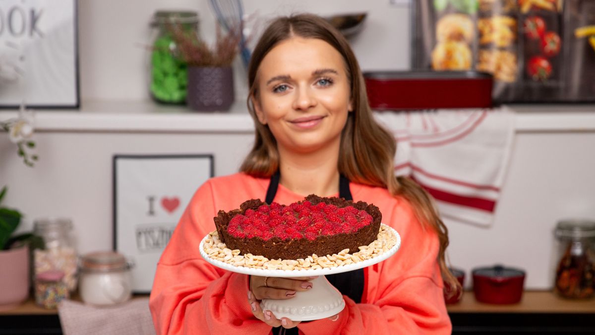 Tarta czekoladowa z malinami