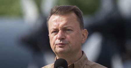 Kryzys na granicy. Szef MON o słowach Frasyniuka. "To haniebny atak"