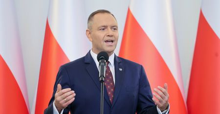 Media: zwracają Nawrockiemu ordery. Tyle osób odesłało odznaczenia