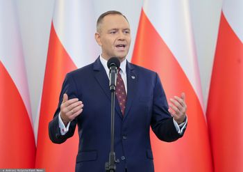 Zwracają Nawrockiemu ordery. Tyle osób odesłało odznaczenia