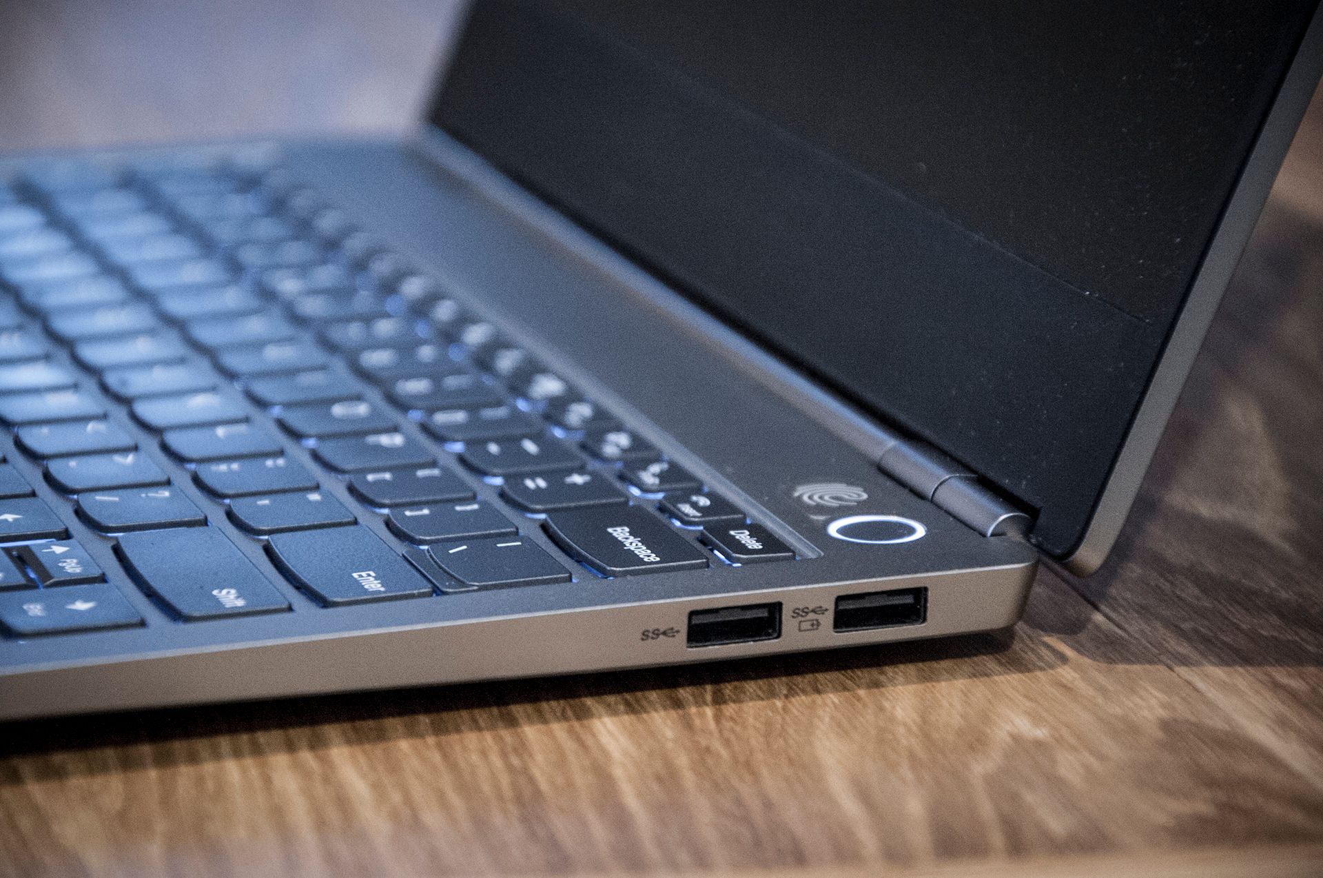 Lenovo ThinkBook 13s – laptop na home office 3