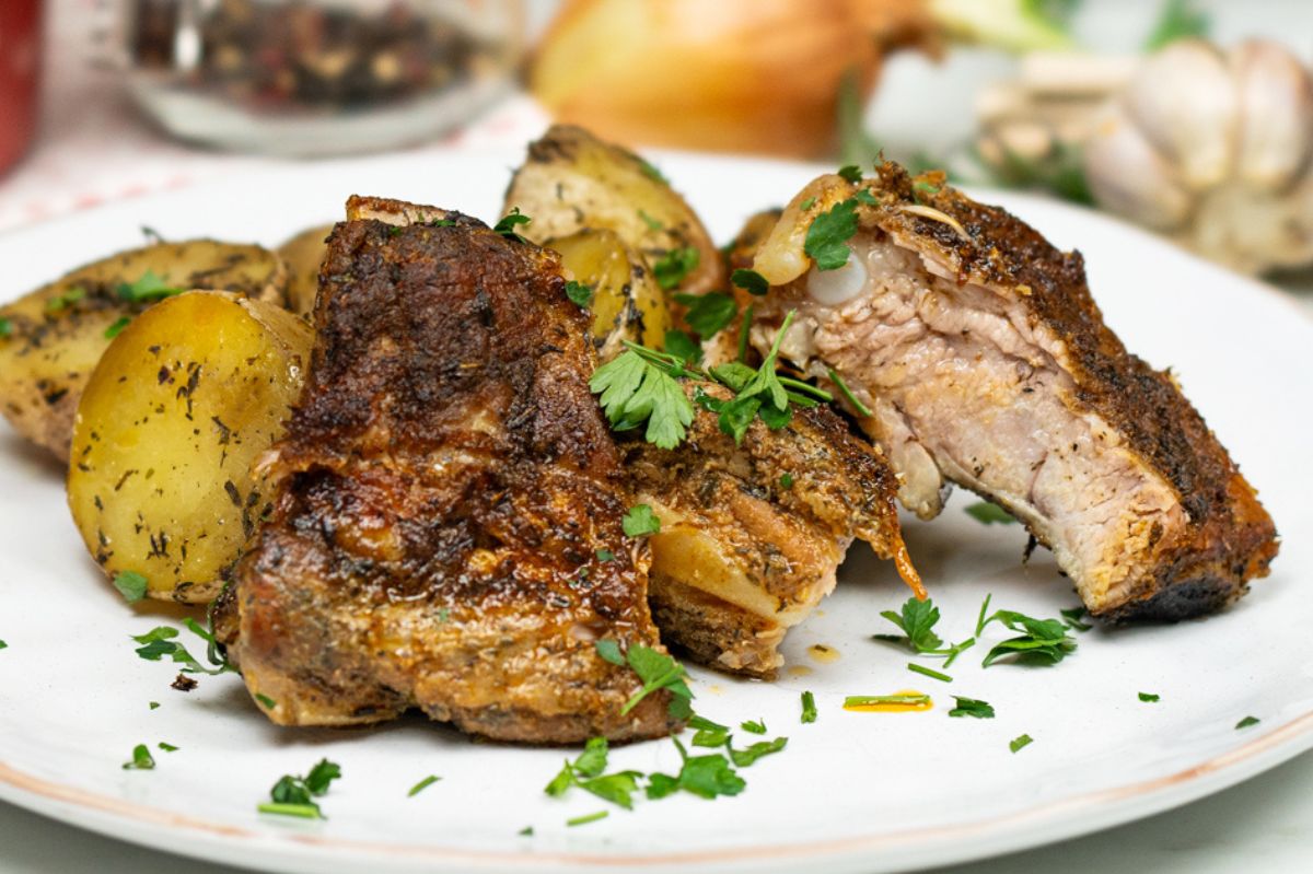 Succulent Oven-Baked Ribs and Potatoes Recipe: A Family Favorite