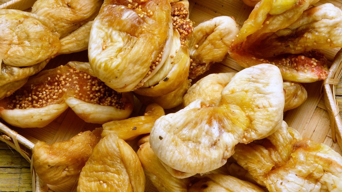 Te owoce pomagają w zaparciach lepiej niż śliwki