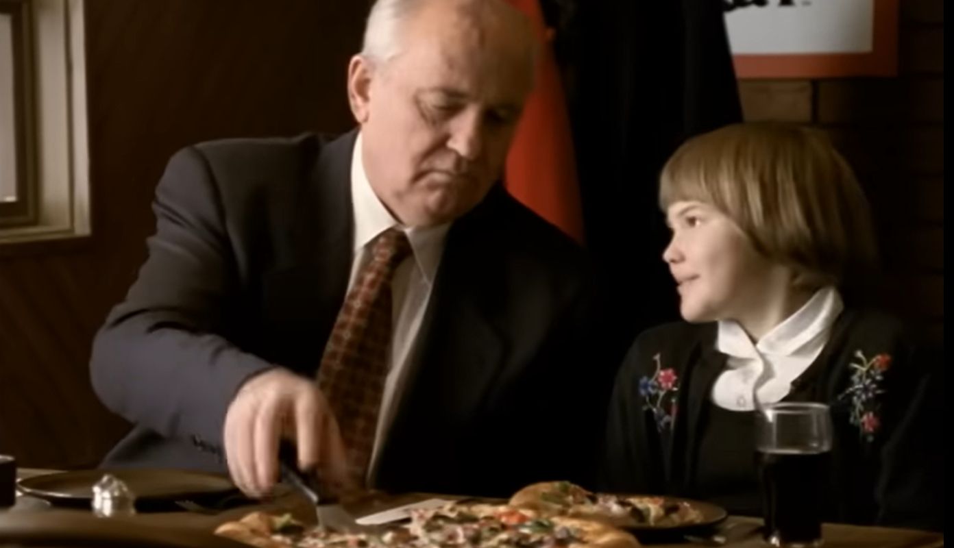 Hit sprzed lat. Gorbaczow w reklamie Pizza Hut