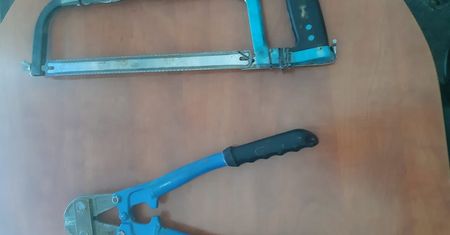 Chcieli ukraść sprzęt z pojazdów. Zatrzymani w trakcie ucieczki