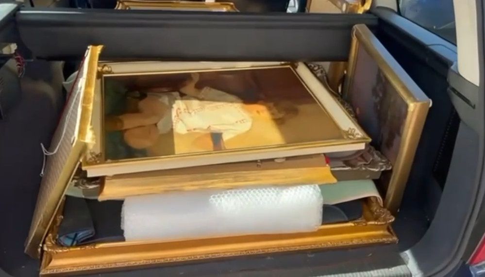 Warszawa: Odzyskane po latach. Mokotowska policja przejęła 12 cennych obrazów