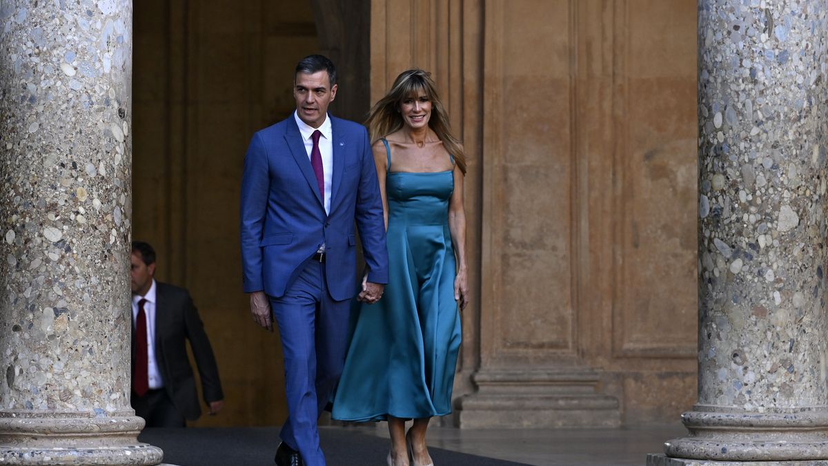 Third meeting of European Political Community ends in Granada
GRANADA, SPAIN - OCTOBER 05: Spanish Prime Minister Pedro Sanchez (L) and his wife Maria Begona Gomez Fernandez (R) attend a dinner hosted by Spain's King Felipe VI, as part of a visit of the Alhambra Palace, after attending the third meeting of European Political Community in Granada, Spain on October 05, 2023. (Photo by Burak Akbulut/Anadolu Agency via Getty Images)
Anadolu
diplomatic, european countries, european politics, granada, king felipe vi, leader, political leader, third meeting of european political community