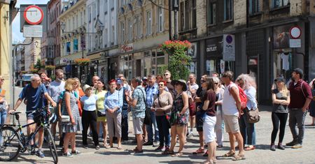 Bytom. Pasjonujące spacery. Odkryli piękno ulicy Dworcowej i tajemnice Dworca PKP