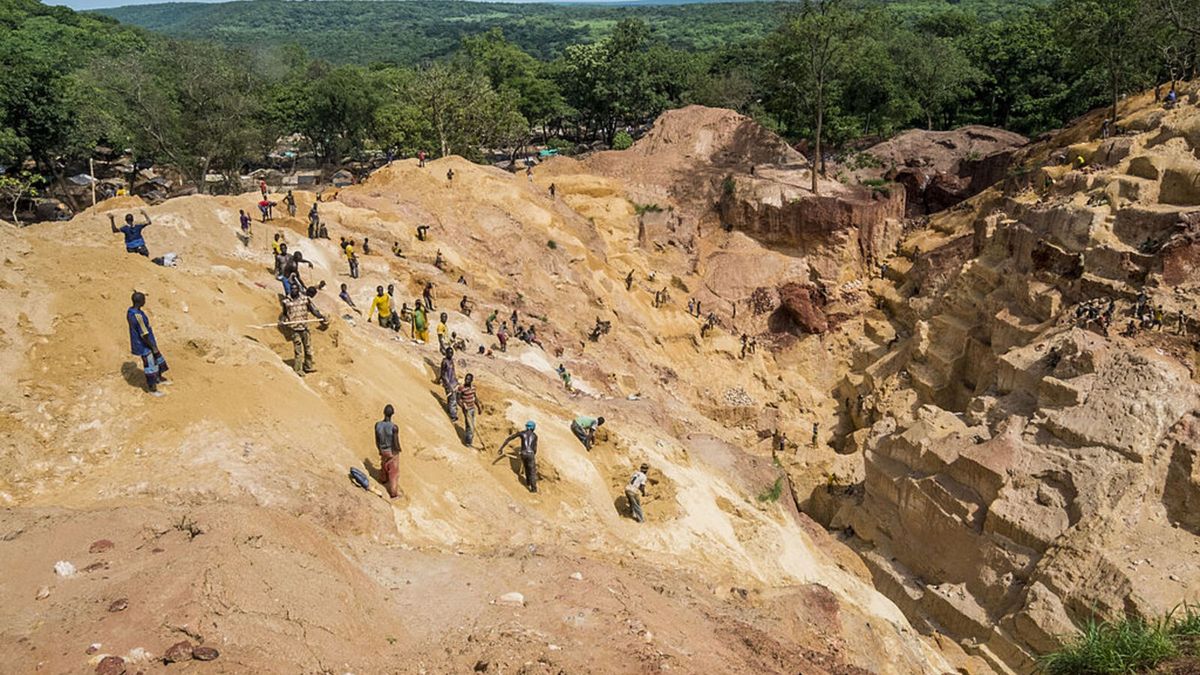 Górnicy odkryli stos zwłok.