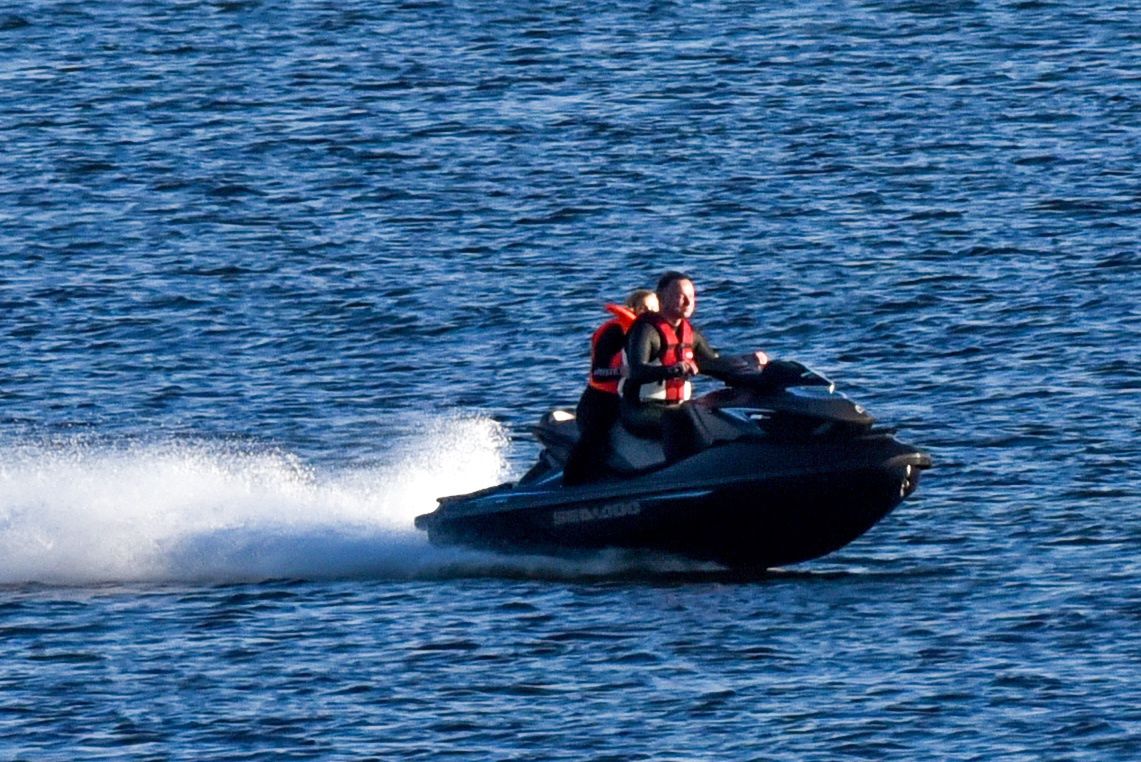 Andrzej Duda na skuterze wodnym z córką