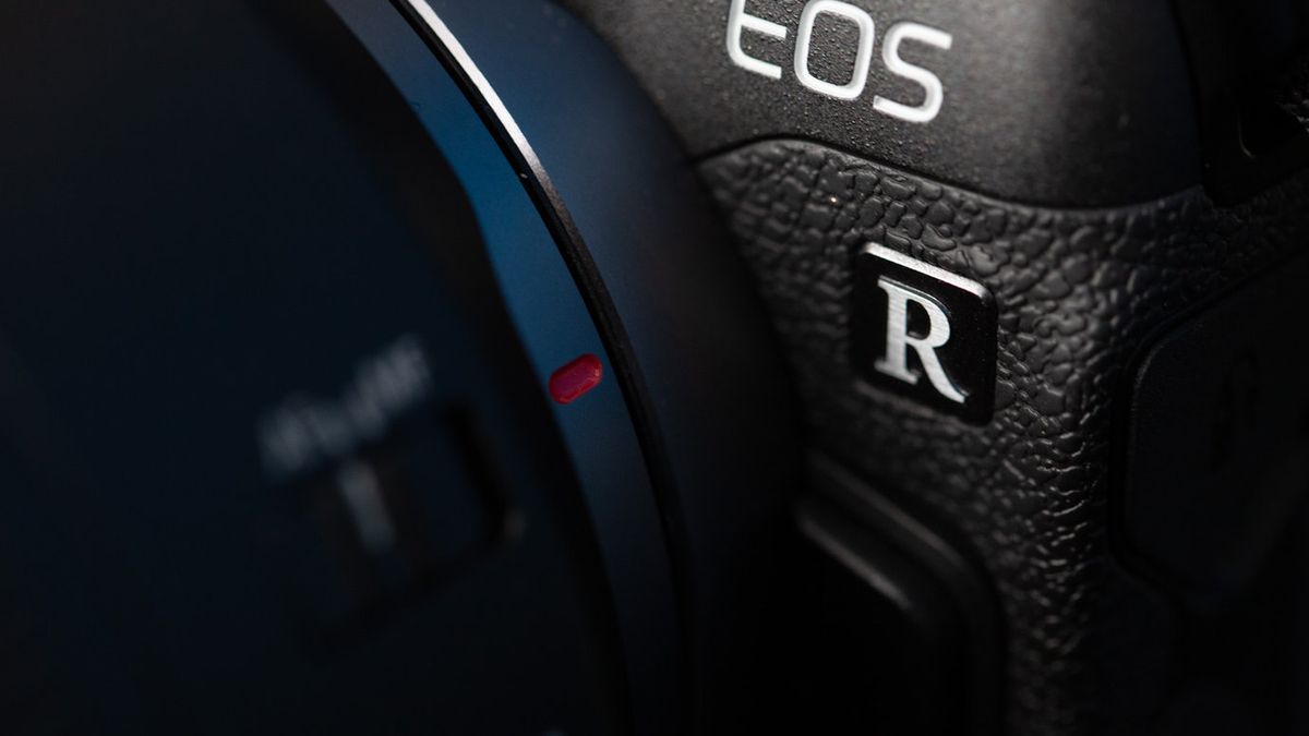 Canon RF 100 mm f/2.8 i Canon EF 85 mm f/1.8 opatentowane. Zapowiadają się ciekawie 1