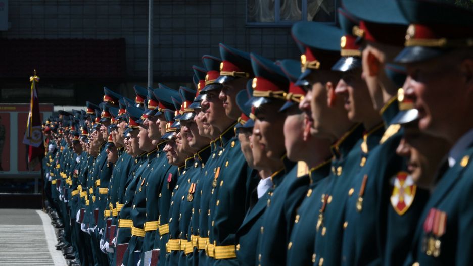 Archiwum zagraniczne East News 2024-06
Russia National Guard Cadets Graduation 8718741 29.06.2024 Young men stand at attention during a graduation ceremony at General Yakovlev Military Institute of the Russian National Guard in Novosibirsk, Russia. Alexandr Kryazhev / Sputnik Novosibirsk Russia PUBLICATIONxINxGERxSUIxAUTxESTxLTUxLATxNORxSWExDENxNEDxPOLxUKxONLY Copyright: xAlexandrxKryazhevx
IMAGO/Alexandr Kryazhev