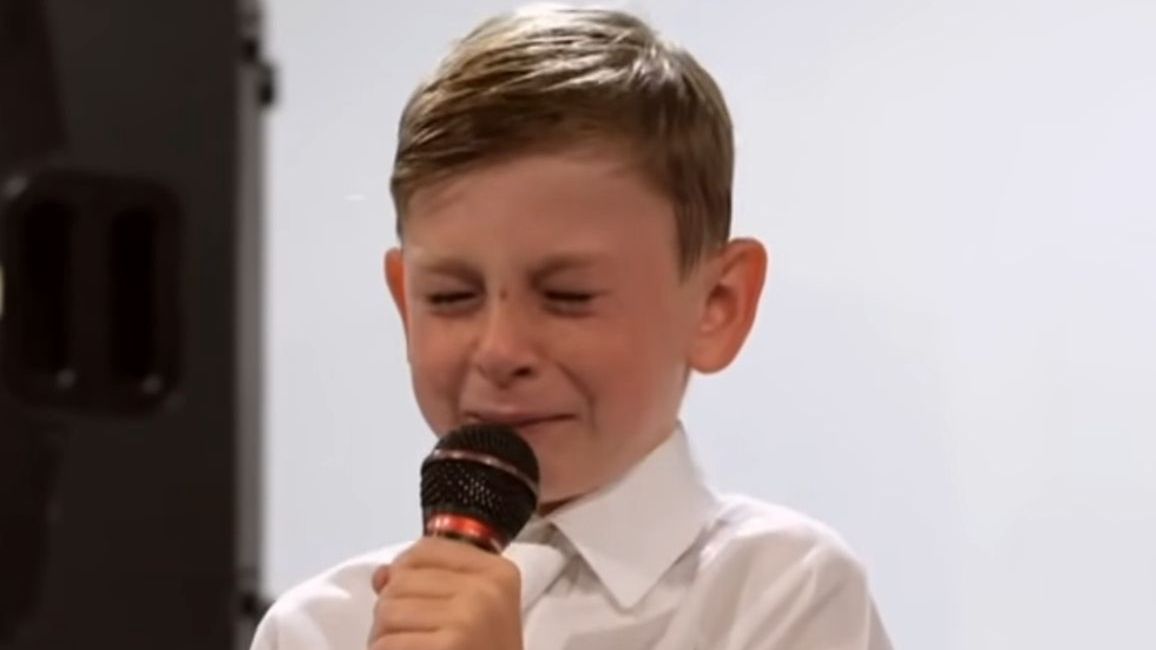 Chłopiec płakał na ślubie siostry. Bał się, że ją straci