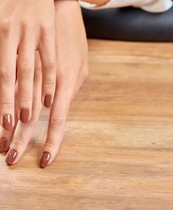 Caramel nails. Modny manicure sprawdzi się idealnie do wakacyjnych stylizacji