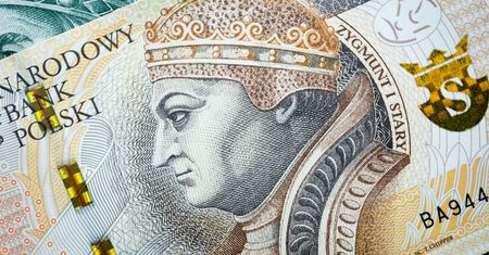 Polacy oszczędzają jak nigdy – już nie na czarną, a na białą godzinę