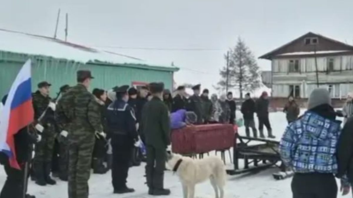 Mieszkańcy Sedanki organizują pogrzeby bliskich.