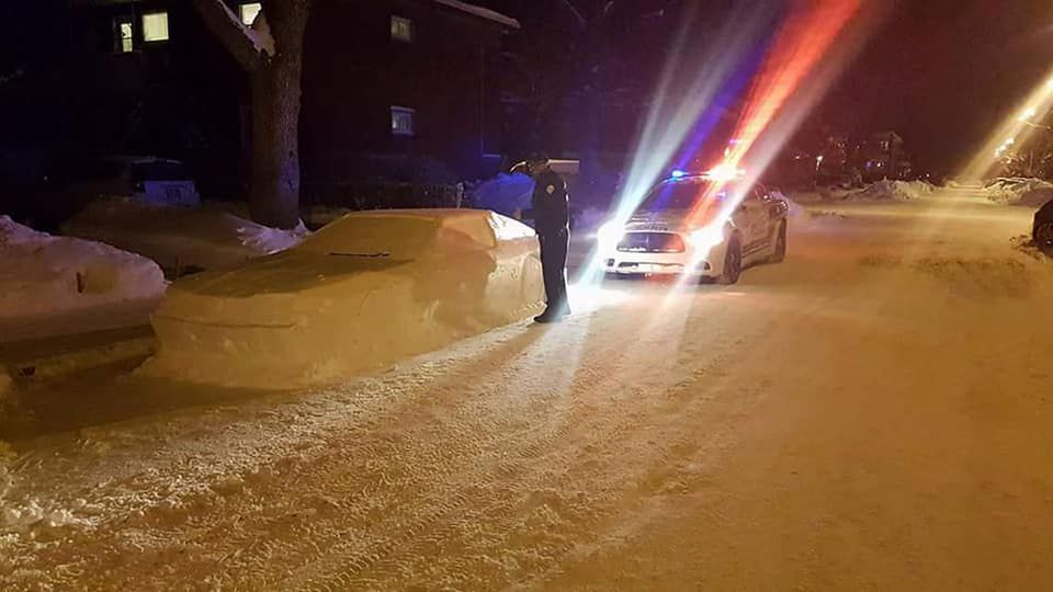 W Kanadzie zaparkujesz gdzie chcesz. Wystarczy mieć auto ze śniegu