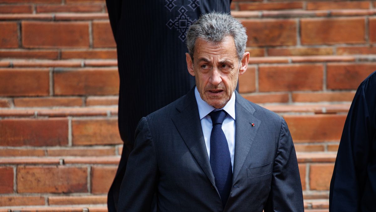 Nicola Sarkozy zaczął nosić bransoletkę elektroniczną