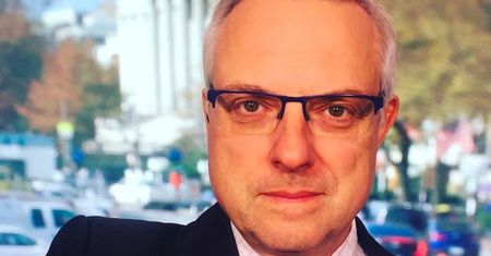 Ojciec zmarł na Covid, matka choruje. Mówi, jak wygląda leczenie w USA