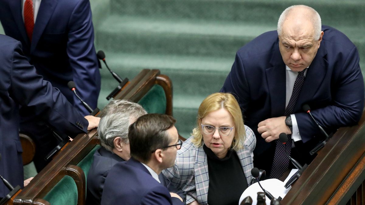 53. posiedzenie Sejmu IX kadencji
27.04.2022 Warszawa 53. posiedzenie Sejmu IX kadencji   fot. Tomasz Jastrzebowski/REPORTER
n/z: Mateusz Morawiecki, Anna Moskwa, Jacek Sasin
Tomasz Jastrzebowski/REPORTER